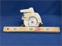 B & D Circular Saw, works and 2’ level