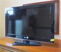 2010 LG 32" flatscreen TV