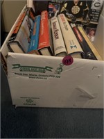 BOX LOT OF BOOKS - HOCKEY