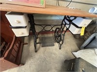 Sewing Machine Frame (Old)