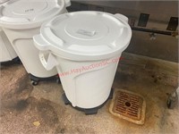 INGREDIENT BIN ON CASTERS