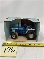 ERTL Ford 1710 with Roller Bar 1/16 Scale #831
