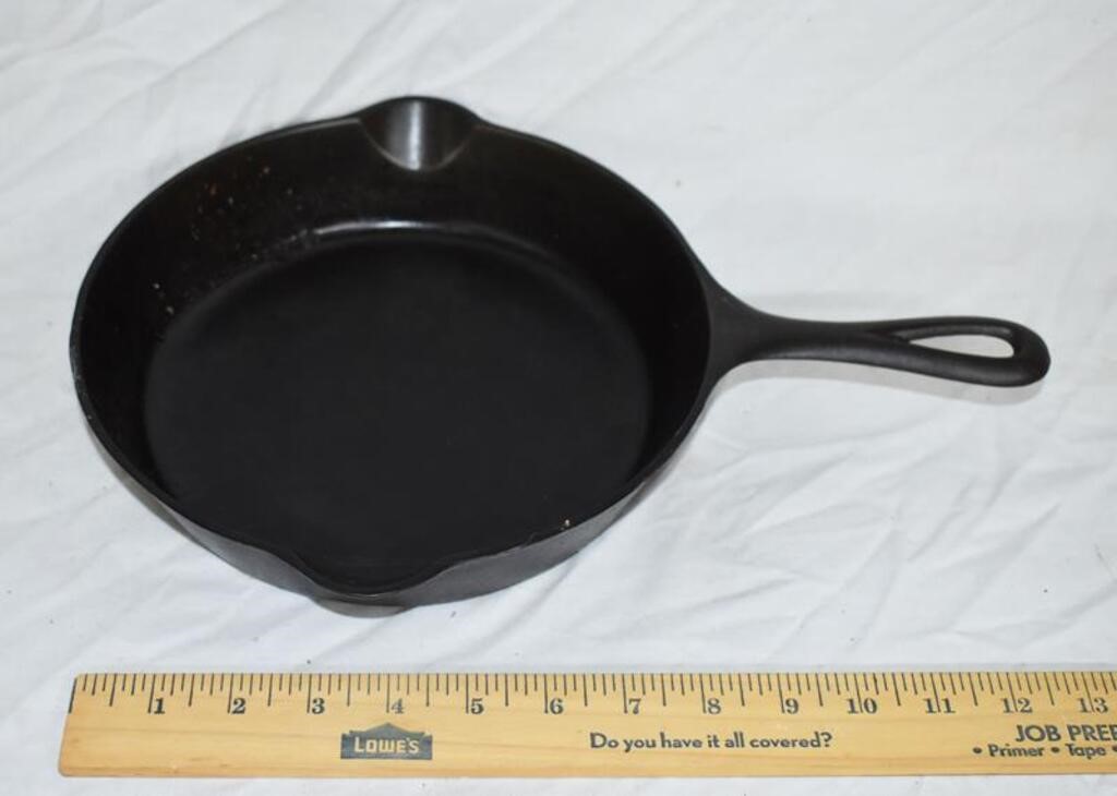 GRISWOLD No. 8 CAST IRON SKILLET SCANT TRADE MARK