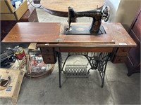 Vintage Oak Singer Sewing Table & Machine.