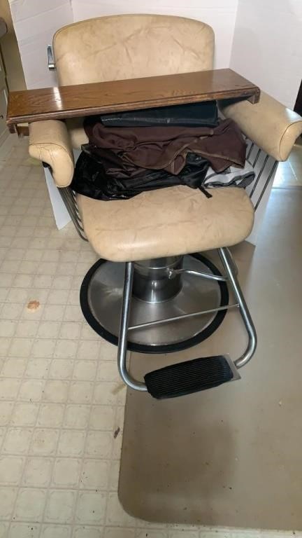 Raymond Industrial Salon Chair