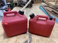 2 gallon gas can and 1 gallon gas can