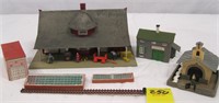 LOT OF ASSORTED RR BUILDINGS