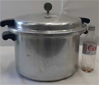 Mirror stove top pressure cooker