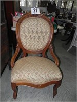 Upholstered Tufted Top Chair w/Casters