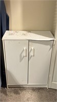 White storage cabinet, 3 shelves