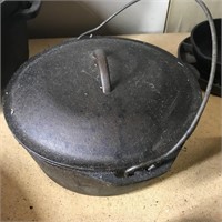 Lodge Cast Iron Dutch Oven