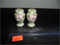 Mini Vase witht Pink Flowers Salt and Pepper