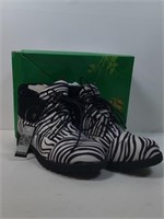New Daily Shoes Size 7 Zebra Pocket Boots