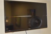 SAMSUNG 42" TV WITH WALL MOUNT