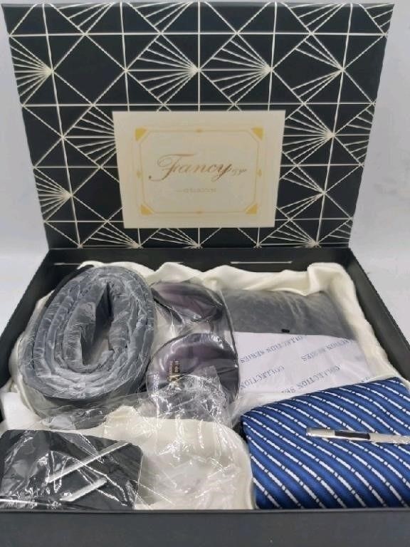 Men's Fancy Gift Set With Wallet, Belt, Cardholder