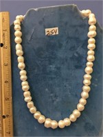 Freshwater pearl necklace, 18"     (k 15)