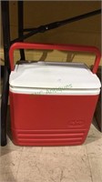 Igloo red and white 3 gallon cooler , nice and