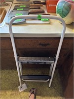 FOLDING STEP STOOL