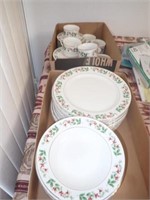 Gibson Set of 8 Holiday Pattern: Dinner Plates,
