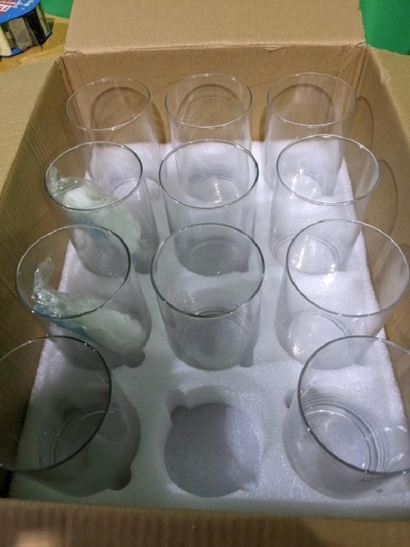 Lot of 11 PINIWON  Pack Clear Glass Cylinder Vases