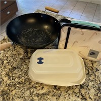 Nike Lunchbox w/ Kitchen Items-Saturday Pickup