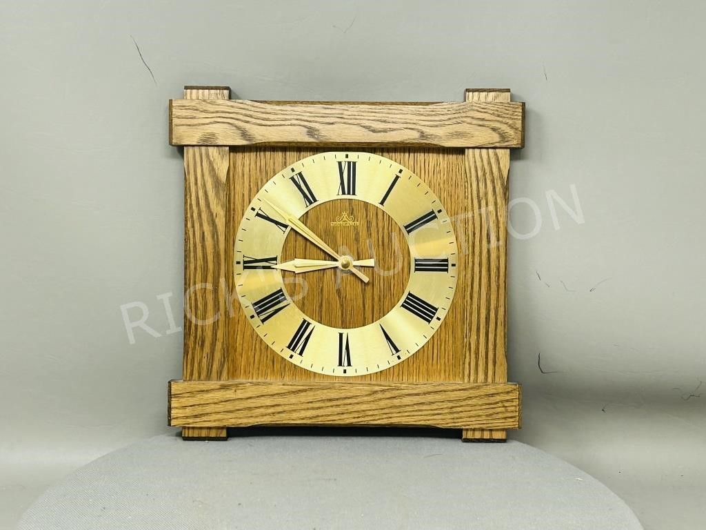 oak case Meister-Anker quartz clock - 10" square