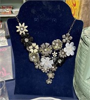 COSTUME JEWELRY NECKLACE - DISPLAY NOT INCLUDED