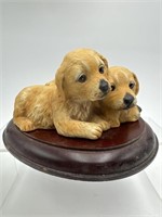 HOMECO PORCELAIN 3 LAYING DOGS ON STAND
