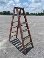(qty - 3) Step Ladders-