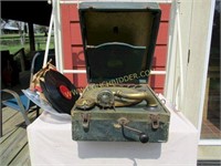 Antique Silvertone portable crank Gramaphone