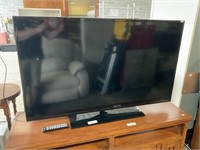 Samsung 52 Inch Flat Screen TV W/Remote.
