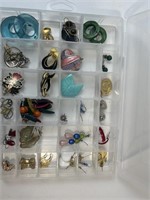 27 Pr Earrings -Pierced Ear- In Plastic Divid d