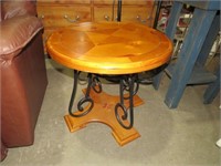 ROUND SOLID PINE END TABLE WITH BASE