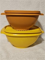 Set of 2 Vintage Tupperware Bowls With Lids