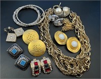 Vintage Monet, Trifari and more jewelry lot