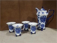 Vtg Ironstone Blue & White Coffeepot & footed Cups