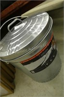 Metal 10 gal trash can