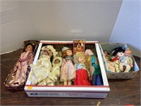 Vintage dolls and hulk hogan cassette