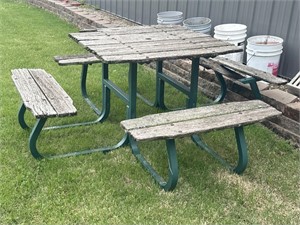 Picnic table 38x38  - needs new top