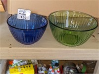 Green & Blue Pyrex bowls