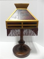 ANTIQUE WOOD BASE TABLE LAMP W/STAINED GLASS SHADE