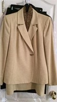 3 Beautiful suits Lady’s sizes 6, 8. Le Suit, Ann