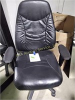 Office chair, with damage to arm rests
