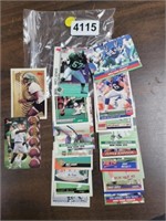 LOT OF FOOTBALL TRADING CARDS
