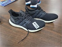 BLACK ADIDAS SHOES SIZE 9.5