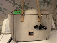 VERY PRETTY GUESS PURSE