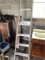 Aluminum painter's ladder