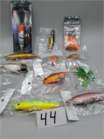 Fishing Lures / Assorted Lot of 12