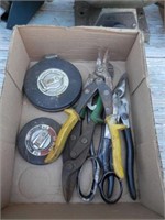 Tray of measure tapes & pliers