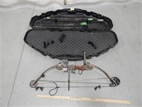 Mathews Solo Cam bow with arrows, and carrying cas